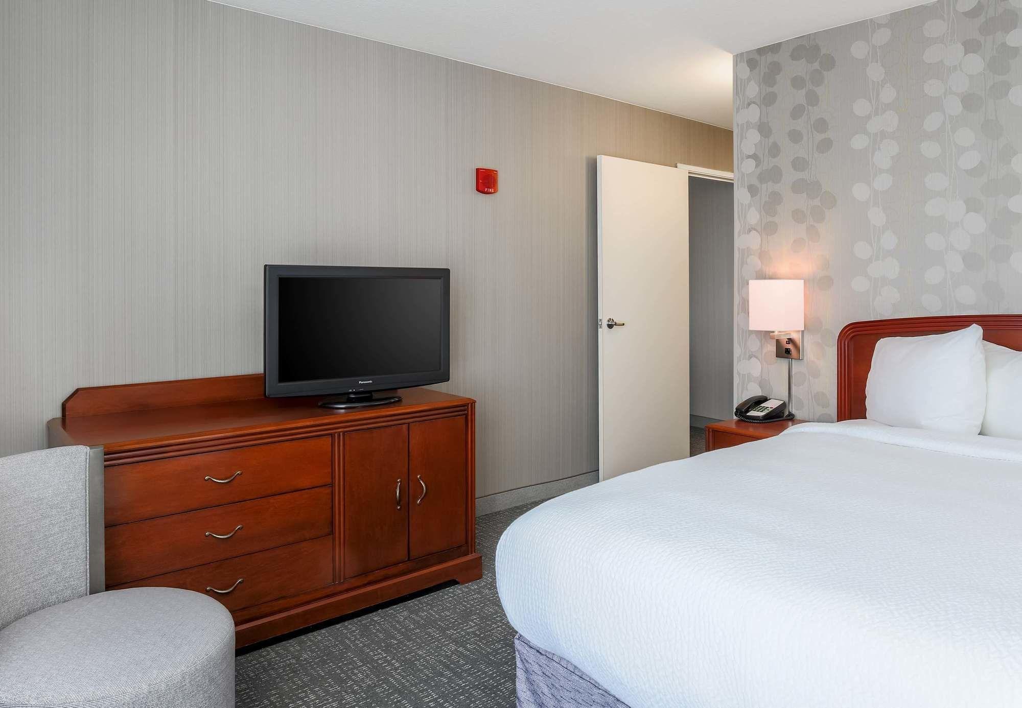 Courtyard By Marriott Roseville Galleria Mall/Creekside Ridge Drive Екстер'єр фото