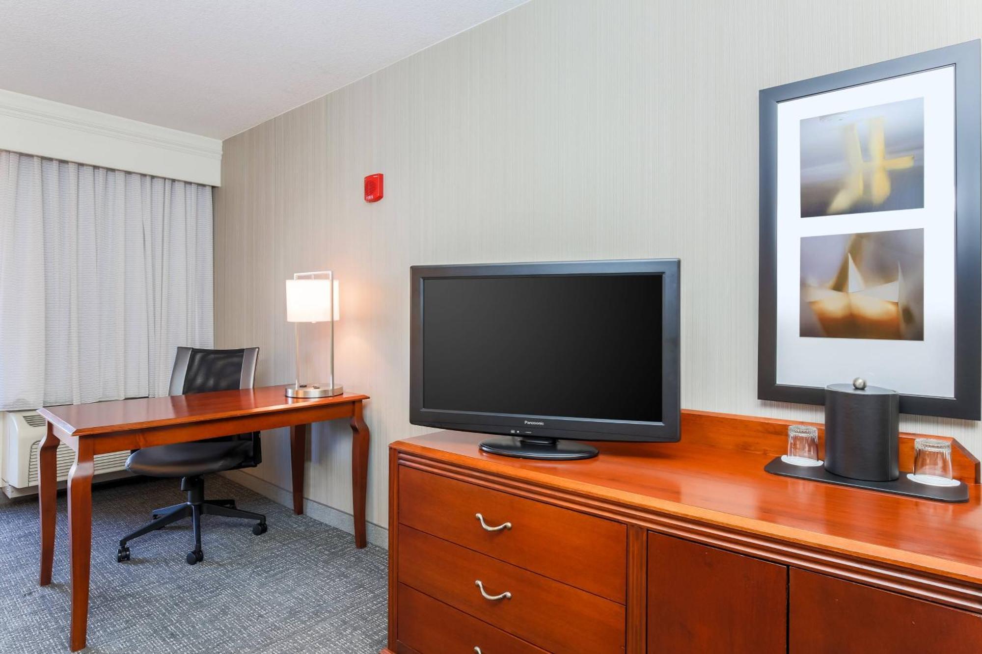 Courtyard By Marriott Roseville Galleria Mall/Creekside Ridge Drive Екстер'єр фото