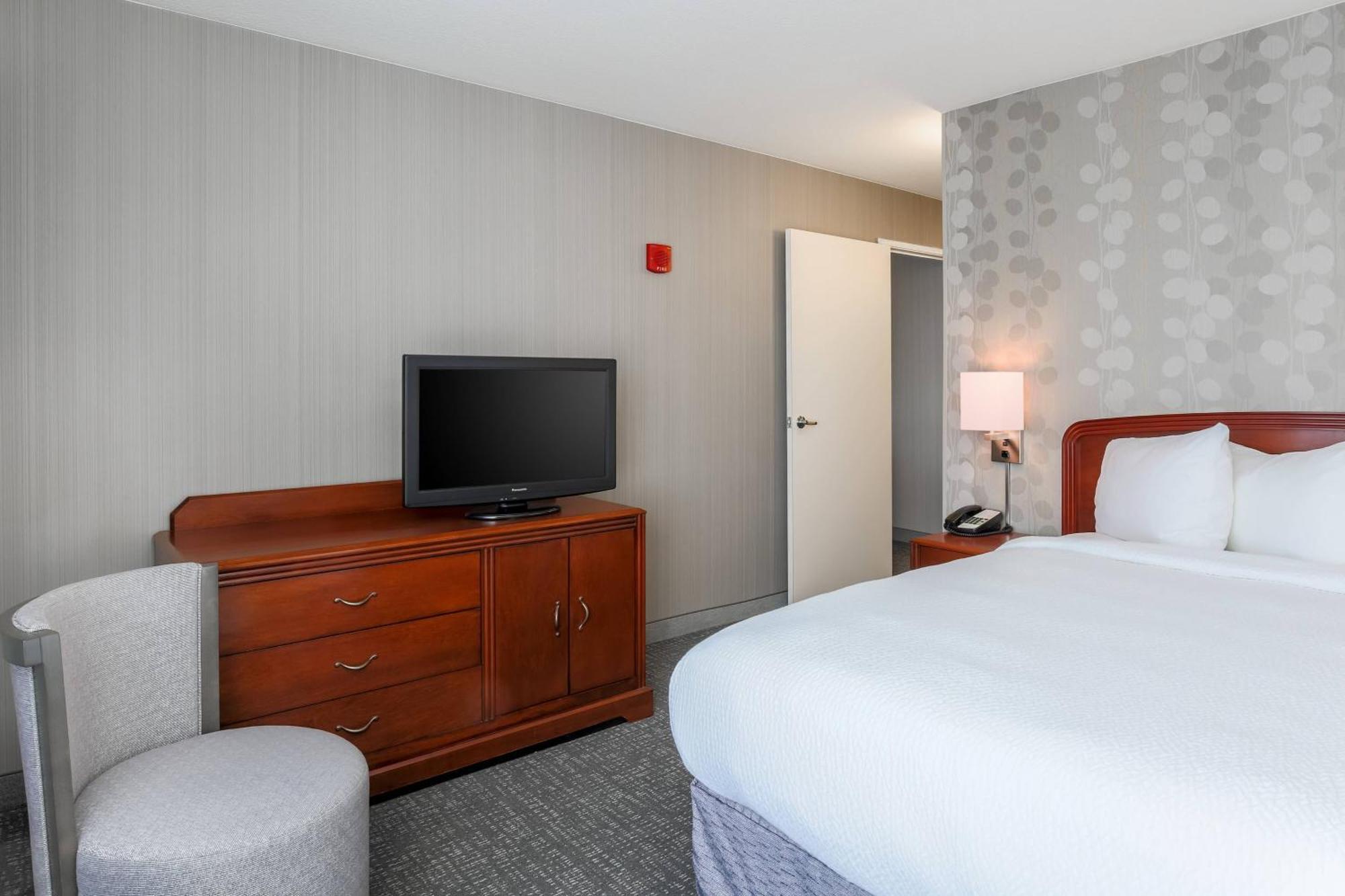 Courtyard By Marriott Roseville Galleria Mall/Creekside Ridge Drive Екстер'єр фото