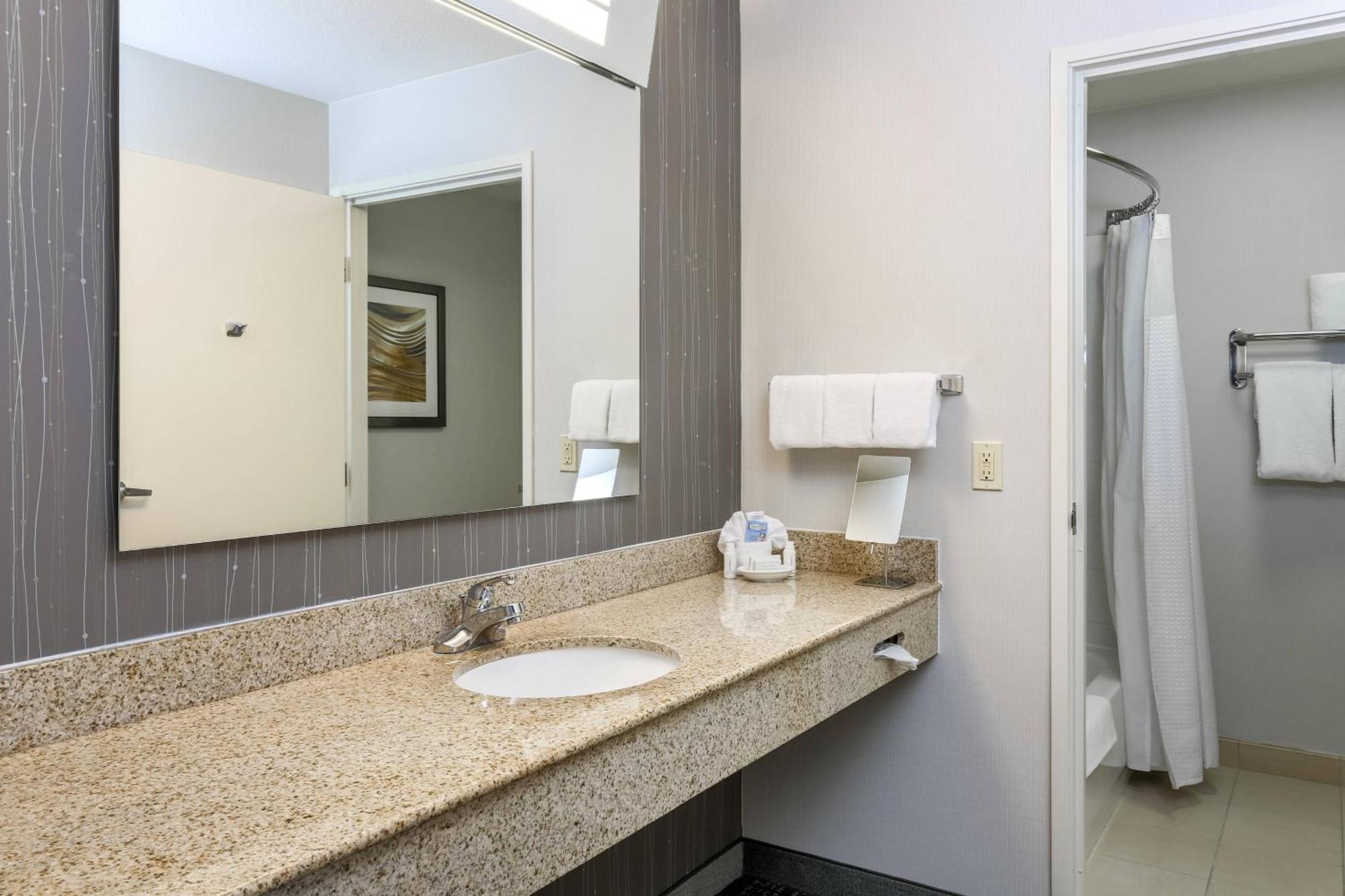 Courtyard By Marriott Roseville Galleria Mall/Creekside Ridge Drive Екстер'єр фото